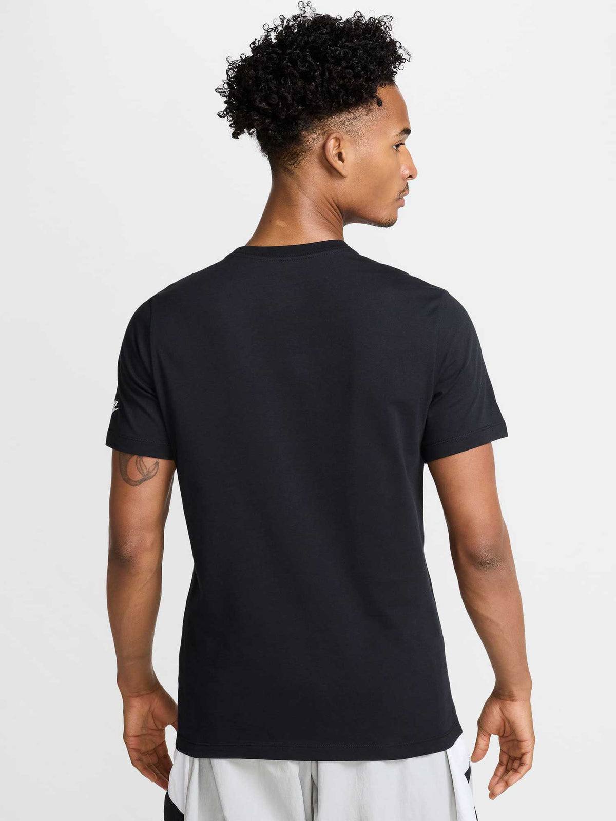 NIKE Тениска M NSW TEE 6MO FTRA SP25